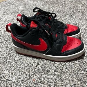 Nike Court Borough Low 2 GS BQ5448-007 Youth Size 4Y Black Red Lace Up